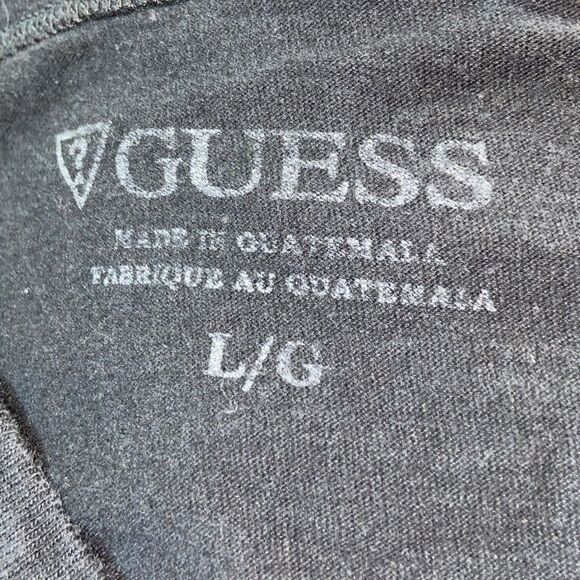 GuessâBlack Graphic V-Neck Tee Size L - Picture 9 of 13